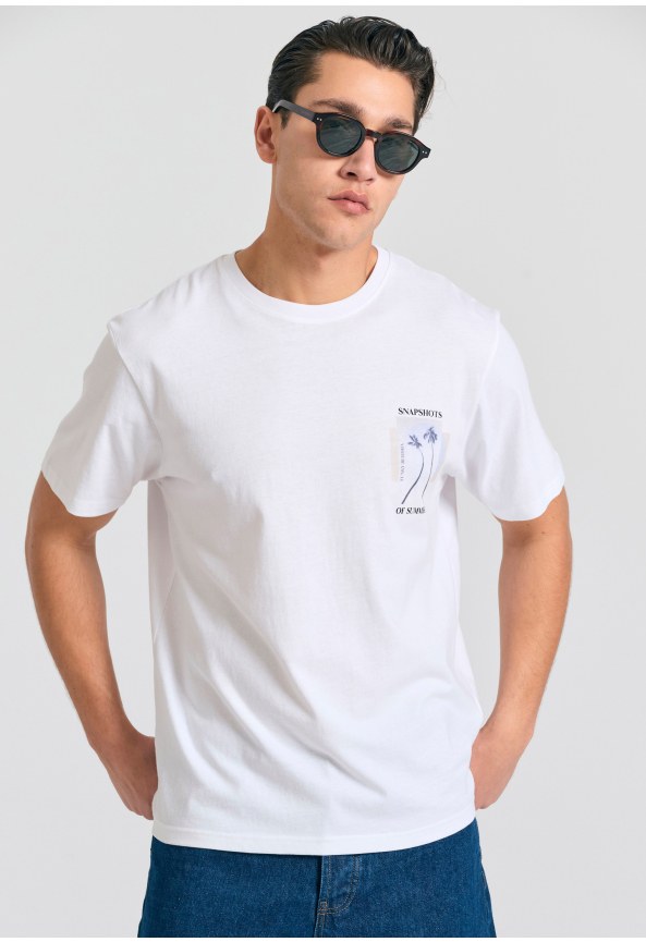 T-shirt with photographic print on the back