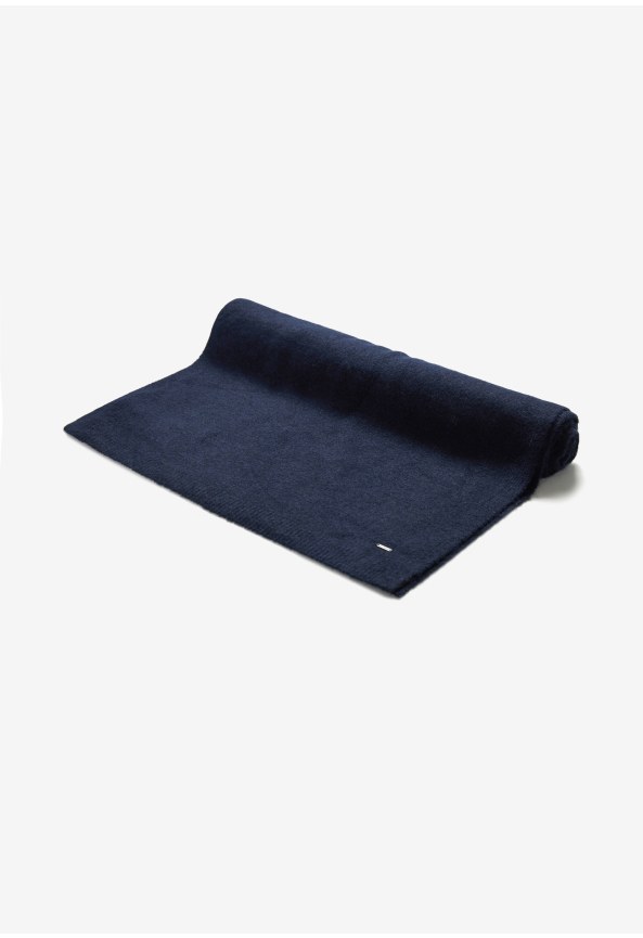 Men's single-color scarf