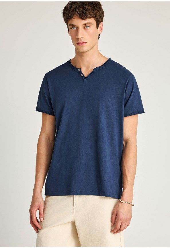 Ανδρικό βαμβακερό t-shirt με v-neck - The essentials