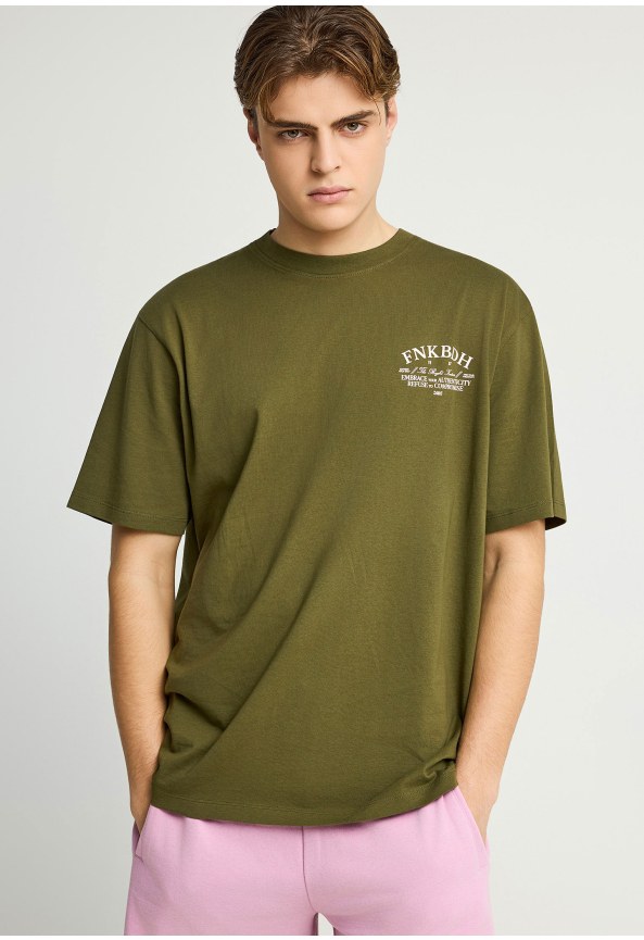 Ανδρικό relaxed t-shirt με τύπωμα στην πλάτη