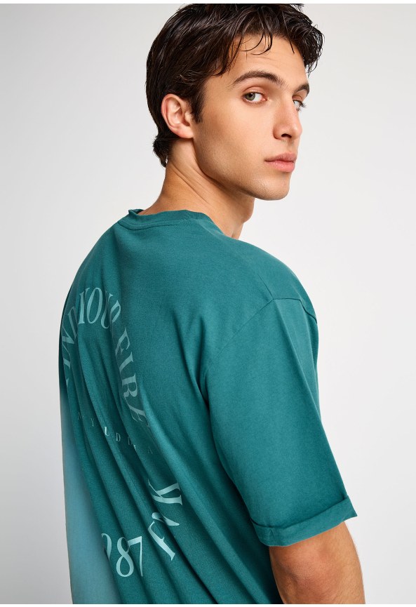 Men's relaxed t-shirt with print on the back