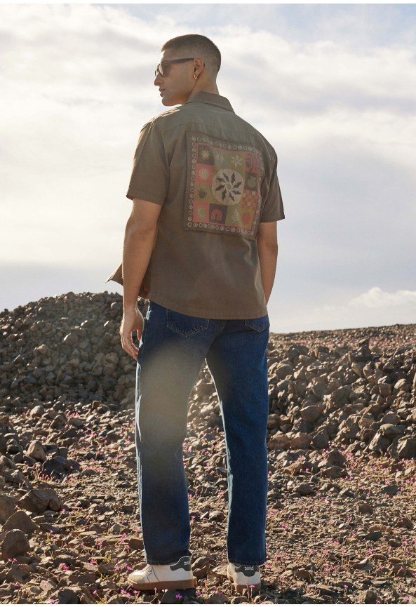 Men's short-sleeve shirt with print on the back