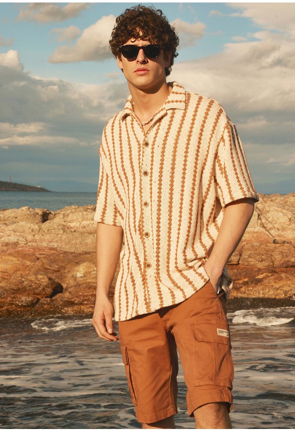 Men's knitted short-sleeve striped shirt