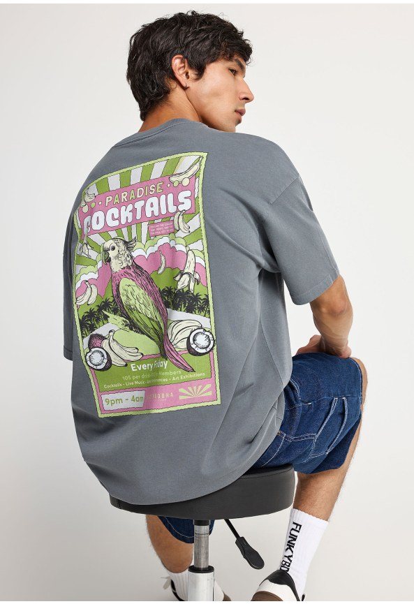 Men's oversized t-shirt with print on the back