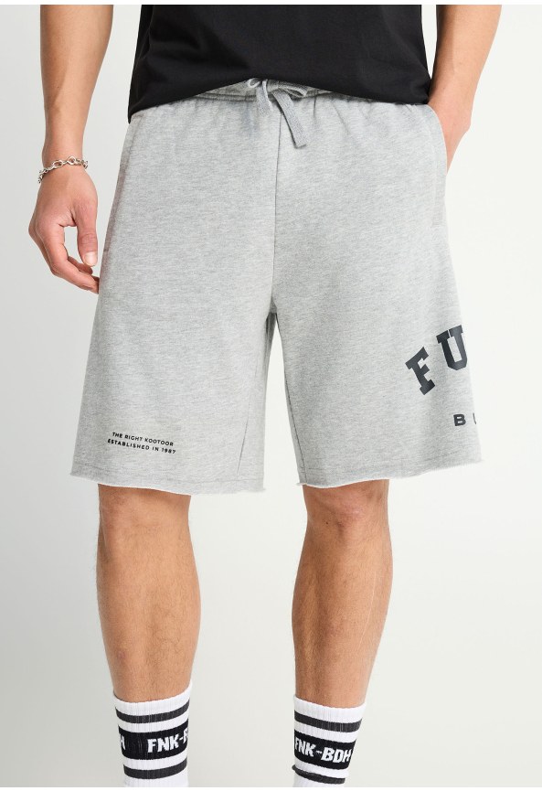 Ανδρική βερμούδα αθλητική με τυπωμένο logo