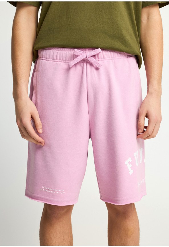 Ανδρική βερμούδα αθλητική με τυπωμένο logo