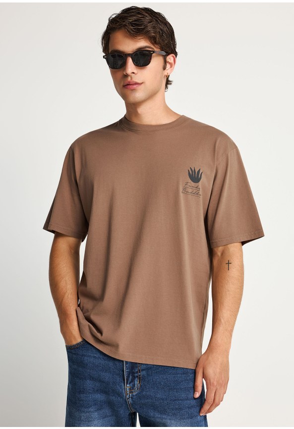 T-shirt με τύπωμα στην πλάτη