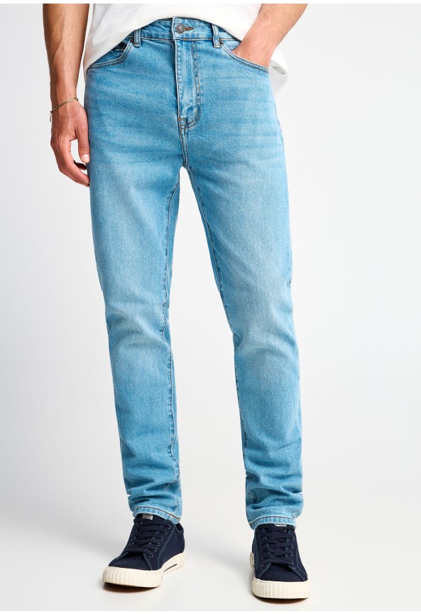 Men's slim tapered jeans with washed effects