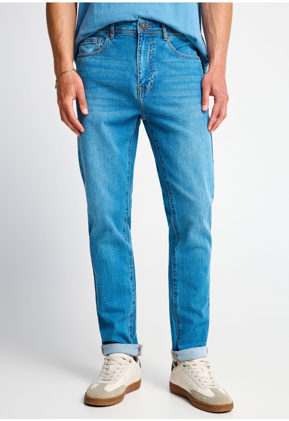 Men's slim tapered jeans with washed effects