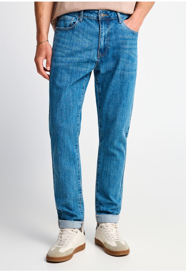 Men's slim tapered jeans with washed effects