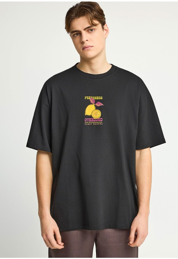 Men's oversized t-shirt with print on the back