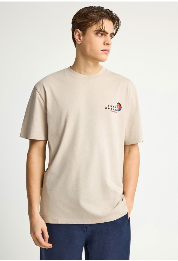 Men's relaxed t-shirt with print on the back