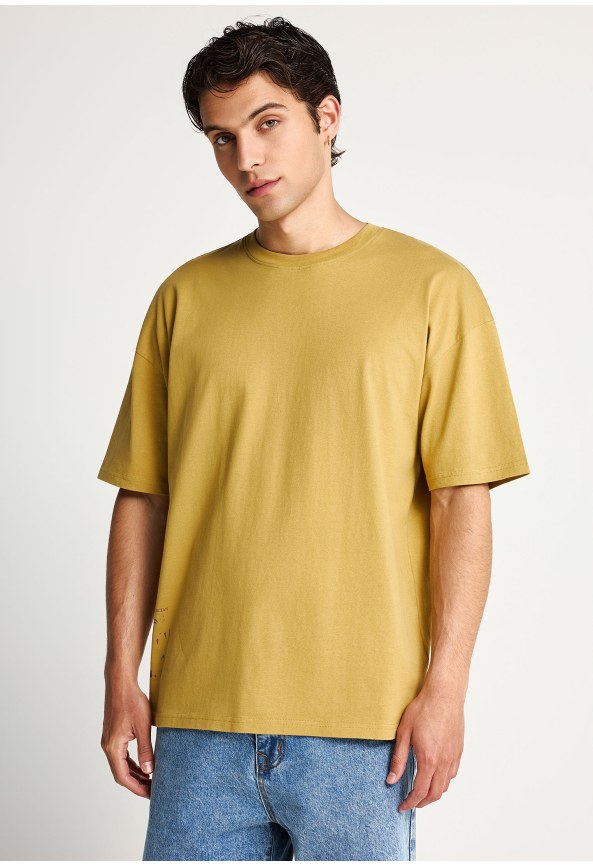 Men's cotton t-shirt with print on the back
