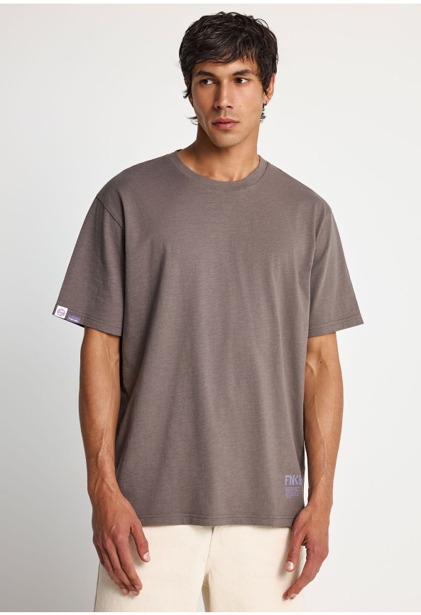 Ανδρικό t-shirt με τύπωμα στην πλάτη