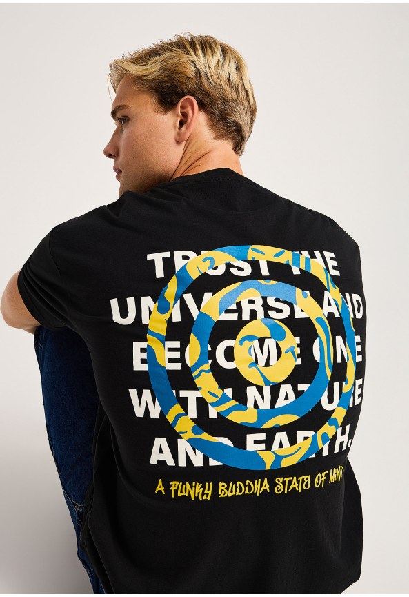 Oversized t-shirt με graphic τύπωμα στην πλάτη