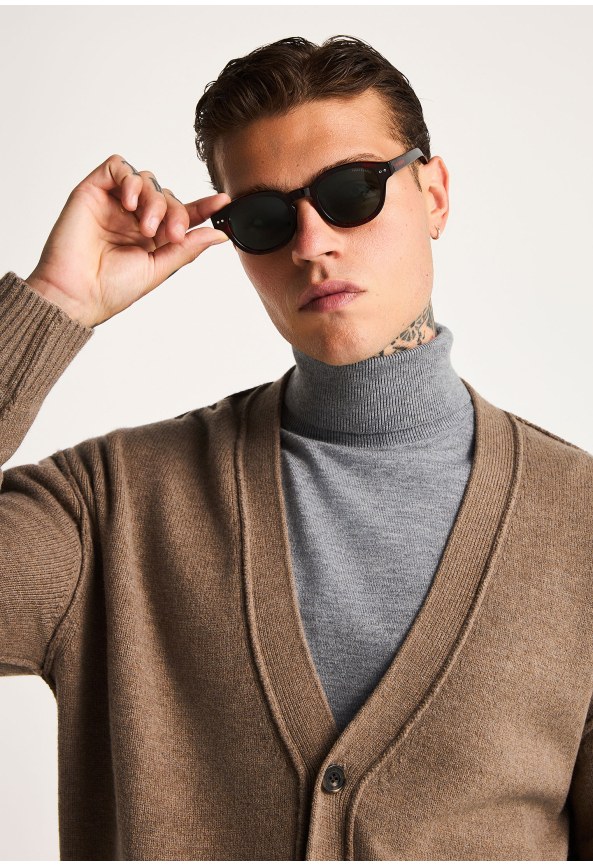 Men's V-neck button-down knit cardigan