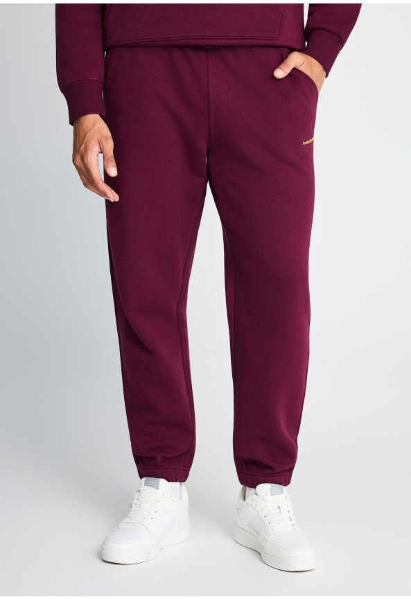 Men's jogger pants with adjustable toggle waist