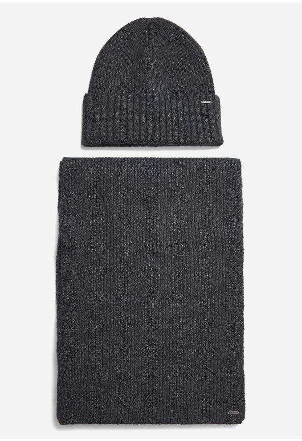 Men's knit scarf and beanie set