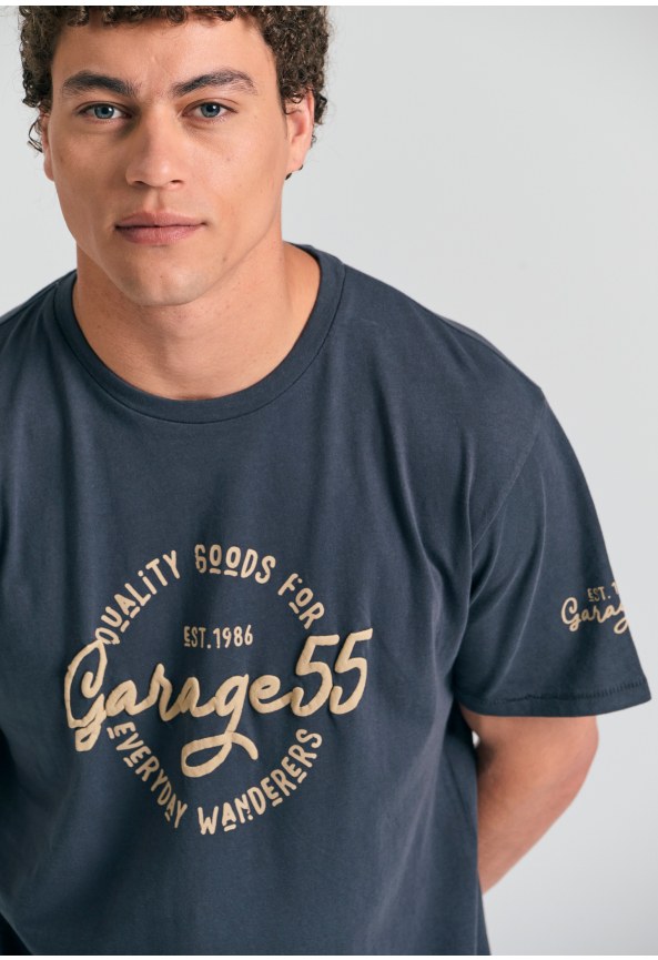 T-shirt με embossed τύπωμα στο στήθος Garage 55.