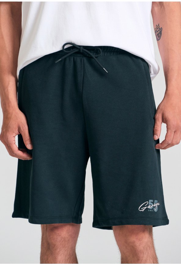 Αθλητική βερμούδα με τύπωμα Garage 55.