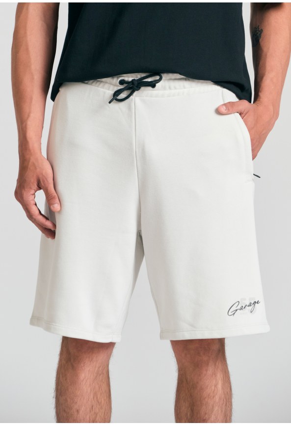 Αθλητική βερμούδα με τύπωμα Garage 55.