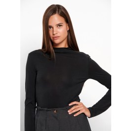 Μακρυμάνικη μπλούζα με κλειστή λαιμόκοψη