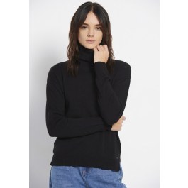 Essential turtle neck sweater