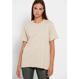 Garment dyed t-shirt with raw edges