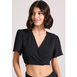 Cropped top με cut out λεπτομέρειες