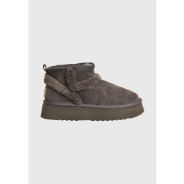 Women's suede boots