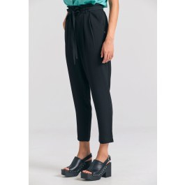 Casual παντελόνι με πιέτες και ζώνη στη μέση