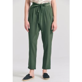 Casual παντελόνι με πιέτες και ζώνη στη μέση