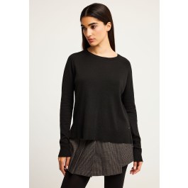 Γυναικείο πλεκτό με λαιμόκοψη