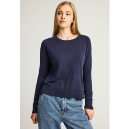 Γυναικείο πλεκτό με λαιμόκοψη