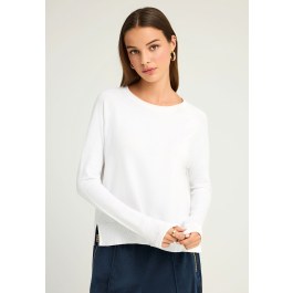 Γυναικείο πλεκτό με λαιμόκοψη