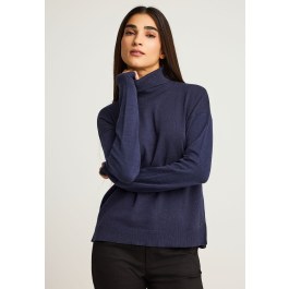 Women's knitted turtleneck