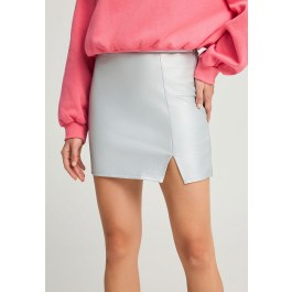 Μίνι φούστα σε ίσια γραμμή