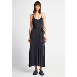 Women's relaxed maxi dress with waist belt