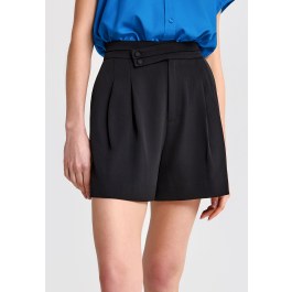 Regular fit pleated shorts
