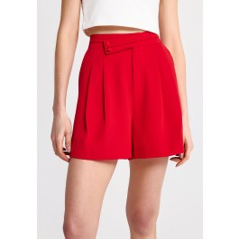 Regular fit pleated shorts