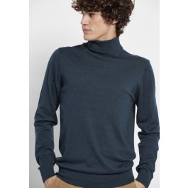 Essential men's turtle neck sweater