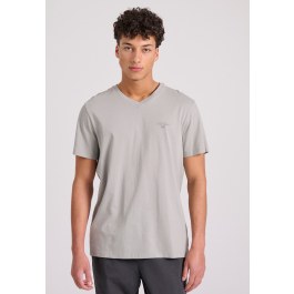 V-neck t-shirt with chest logo