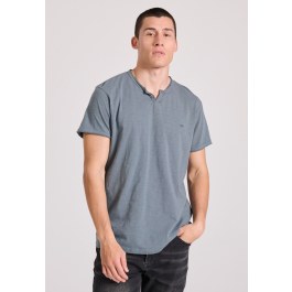 T-shirt με λαιμό henley και raw cuts - The essentials