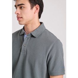 Polo shirt with embroidery on the sleeve