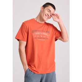 T-shirt with vintage text artwork print