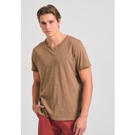 T-shirt with henley neck and raw cuts - The essentials