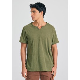 T-shirt with henley neck and raw cuts - The essentials