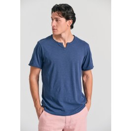 T-shirt with henley neck and raw cuts - The essentials