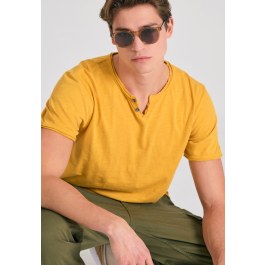 T-shirt with henley neck and raw cuts - The essentials