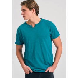 T-shirt with henley neck and raw cuts - The essentials